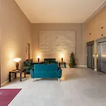 Nuova ホテル 3*