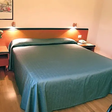Nuova Hotel 3*