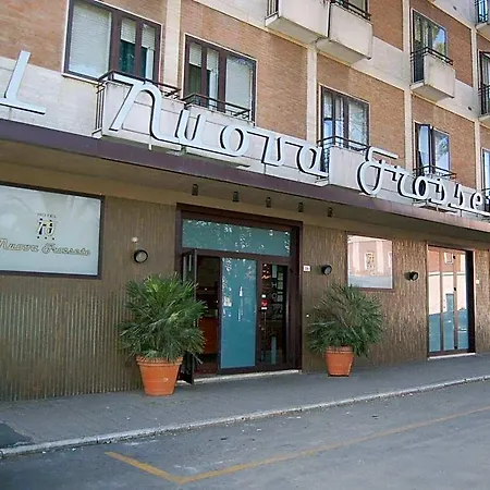 Nuova Hotel 3*